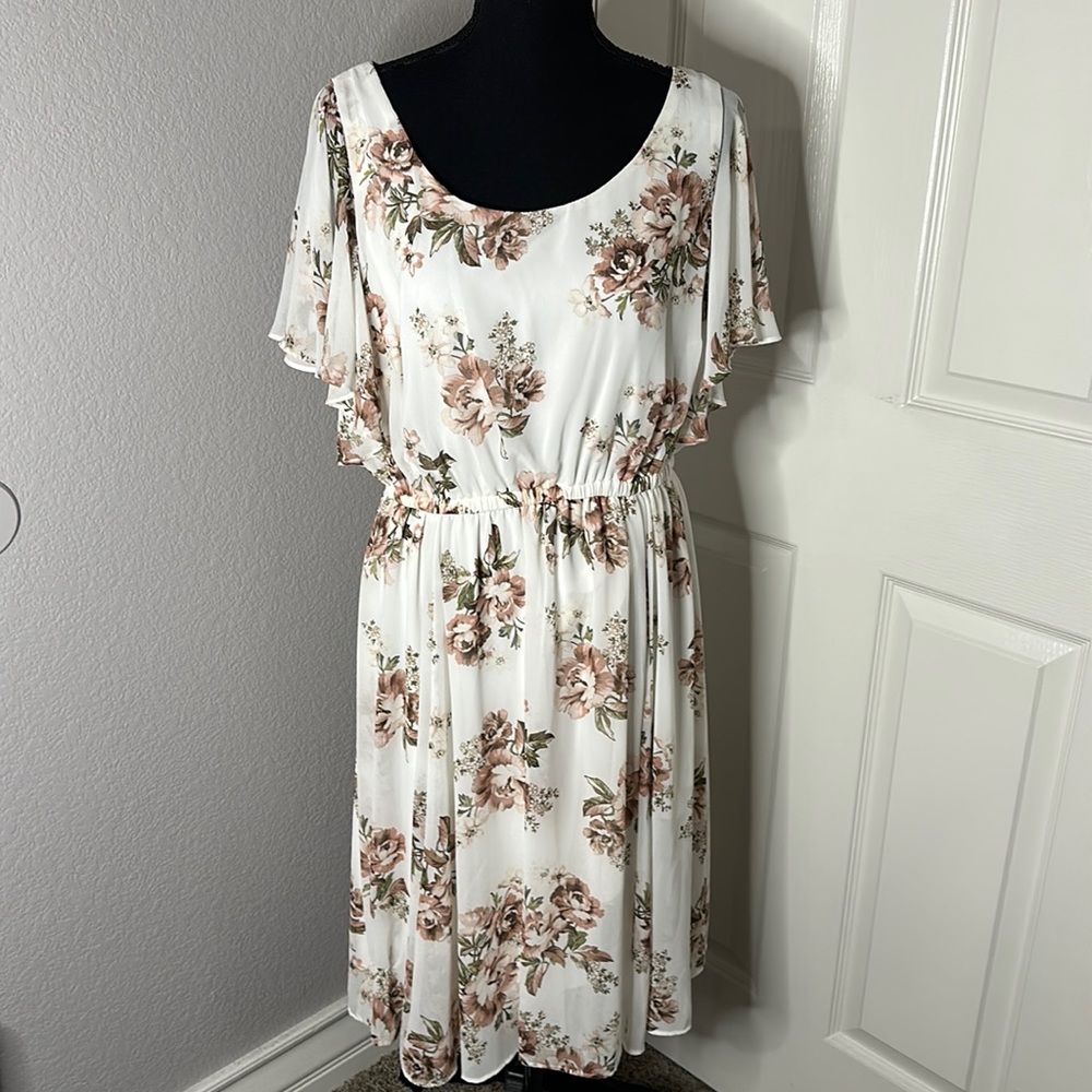 Torrid White and Pink Floral Dress - Size 1 / 1X